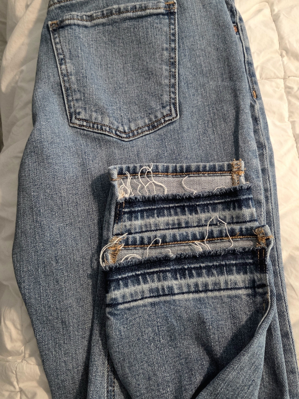 Old Navy Light Blue Cropped Distressed Jeans
